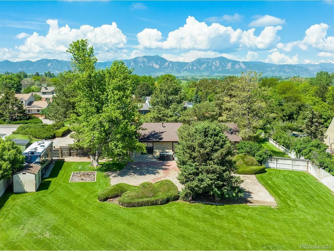 Photo of 2240 Champlain Dr