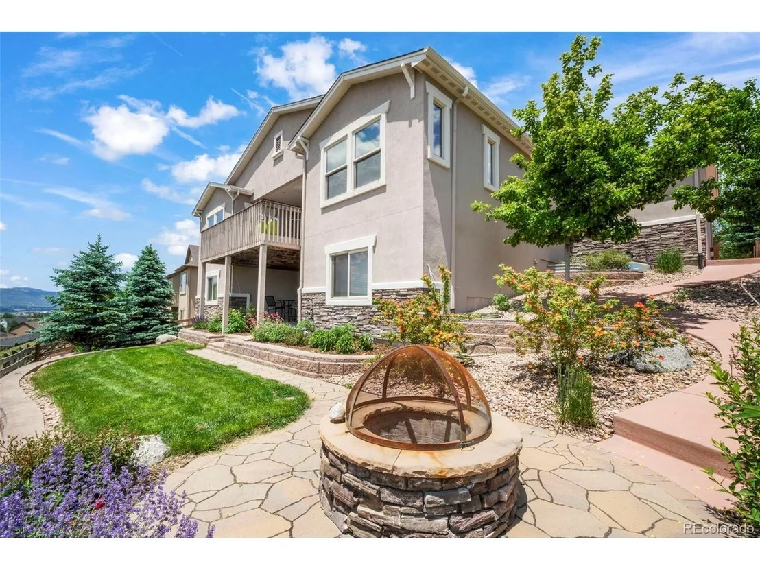 Photo of 215 Kettle Valley Way