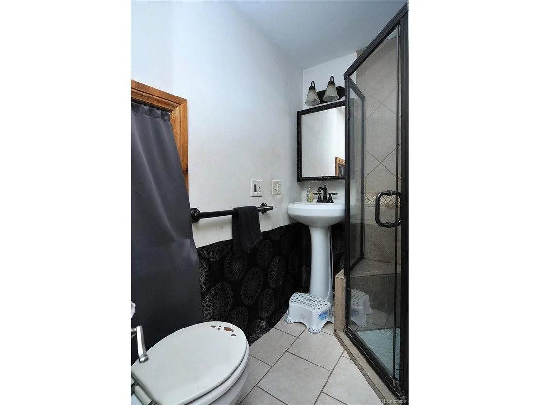 Photo of 612 W 3rd St