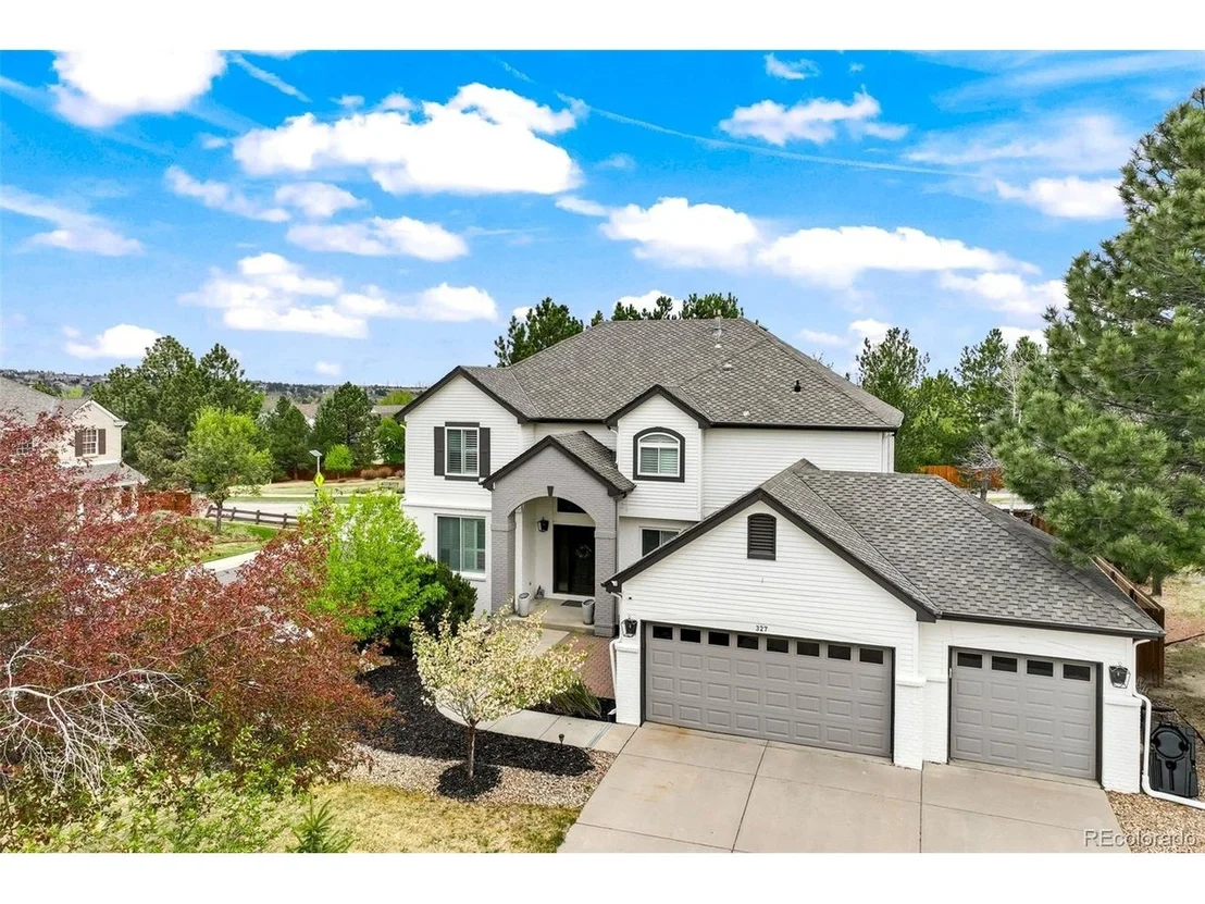 Photo of 327 Ingleton Ct