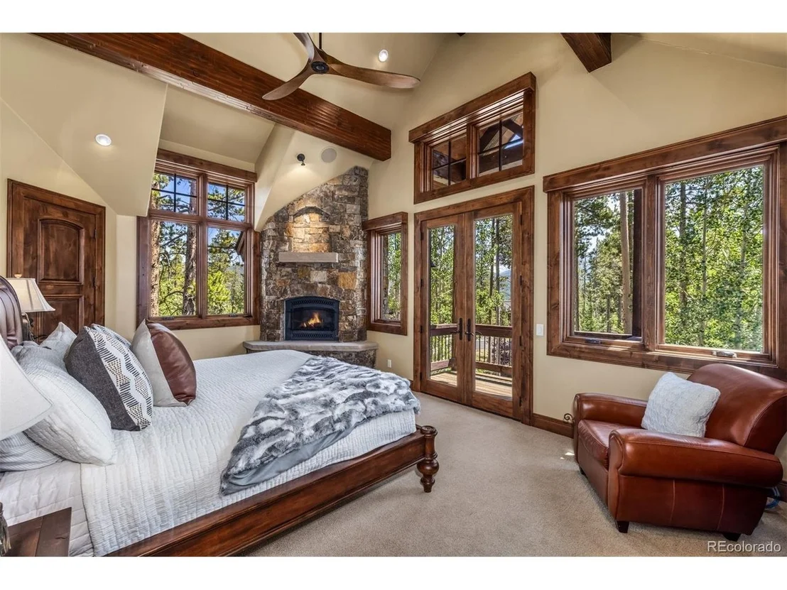 Photo of 345 Peerless Dr