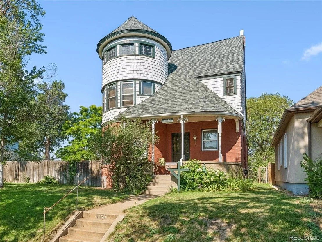 Photo of 4827 Lowell Blvd