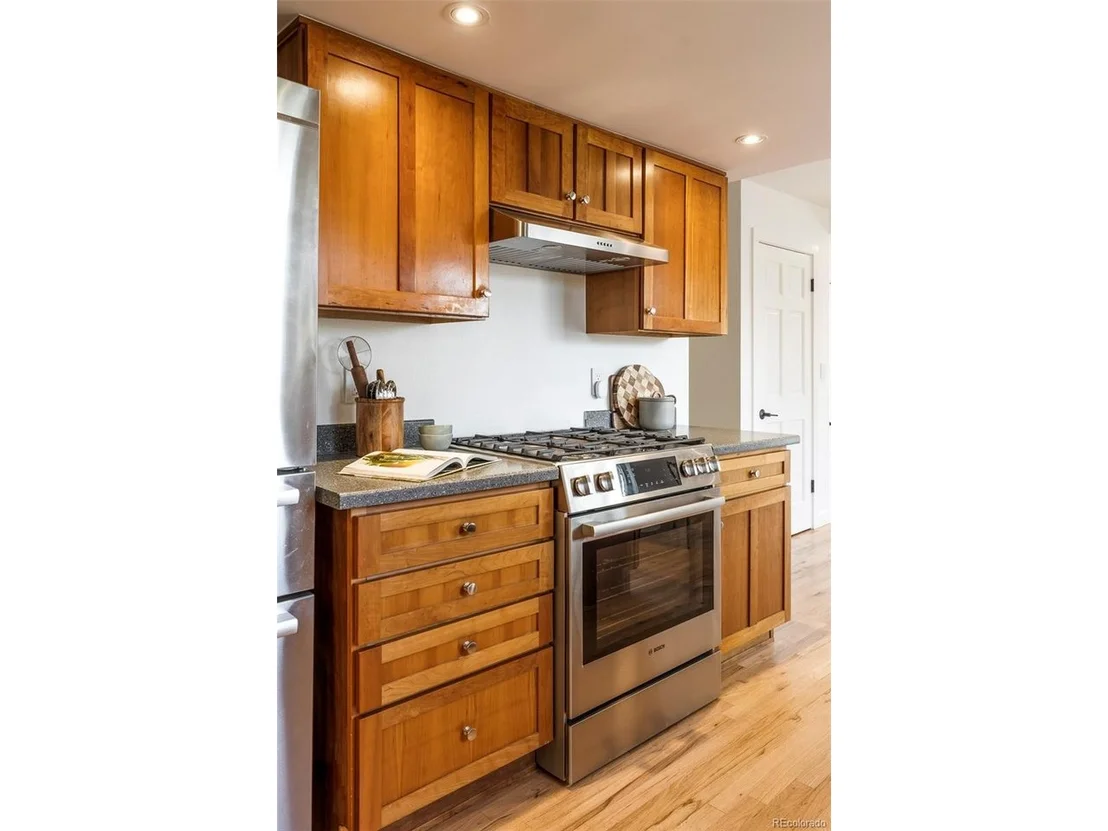 Photo of 2895 Emerson Ave