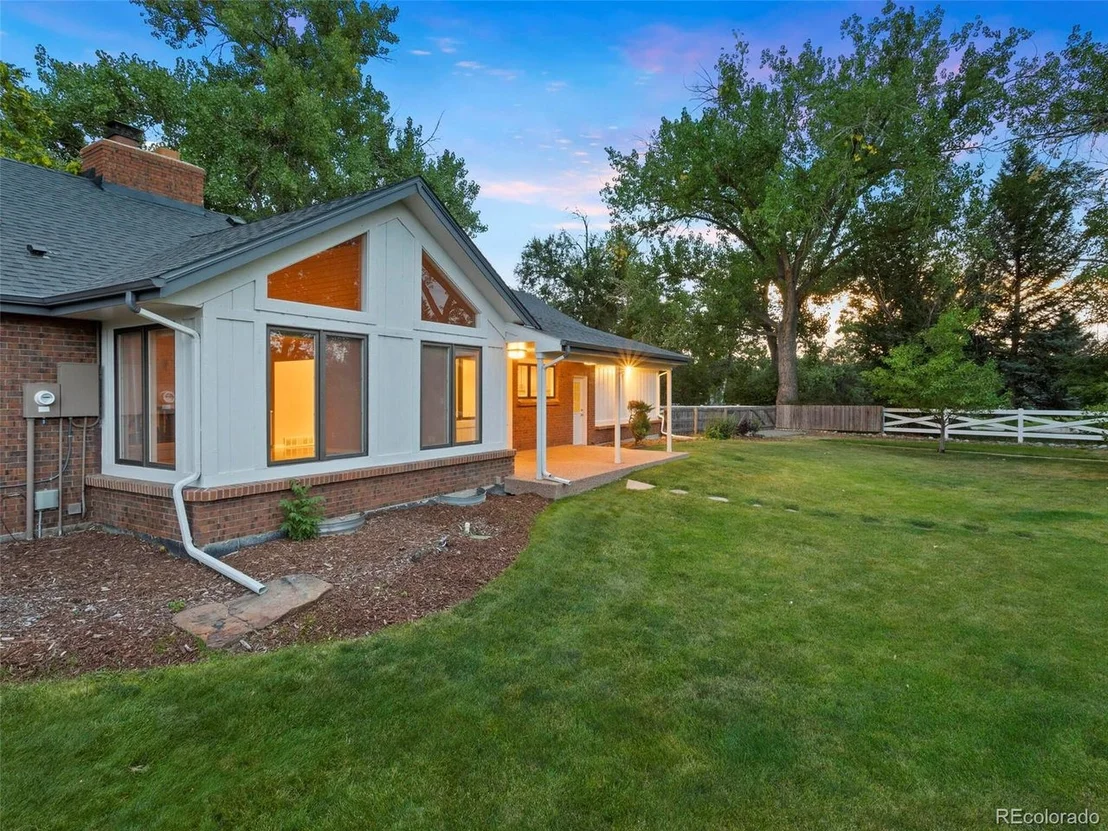 Photo of 721 Front Range Rd