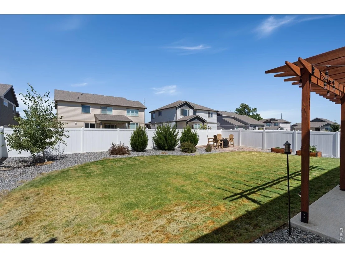 Photo of 956 Maplebrook Dr