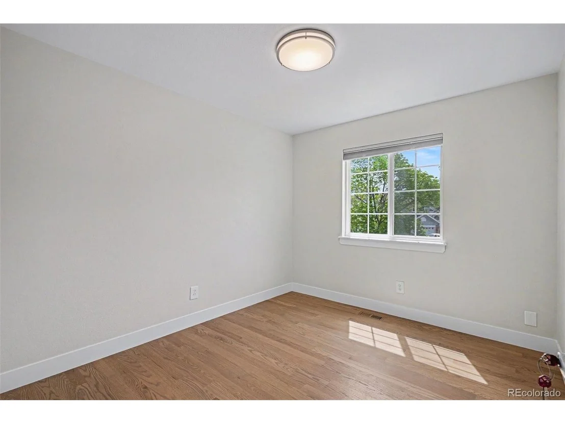 Photo of 995 Garden Dr