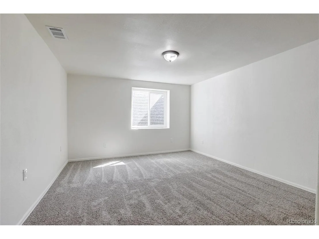 Photo of 988 Axis Dr