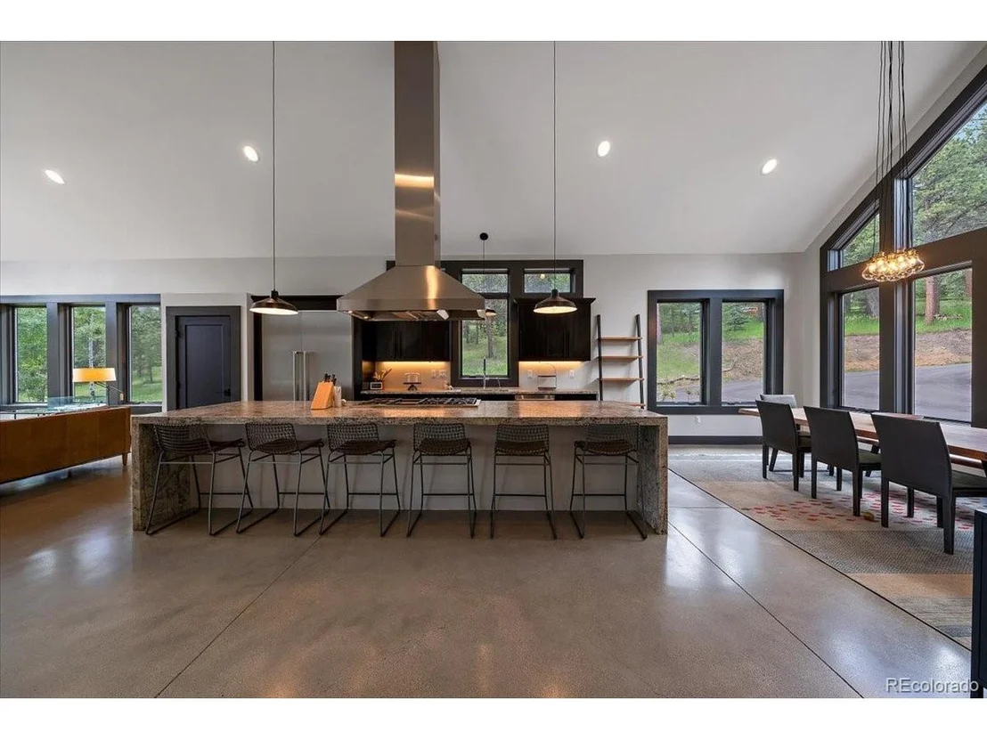 Photo of 32990 Stagecoach Blvd