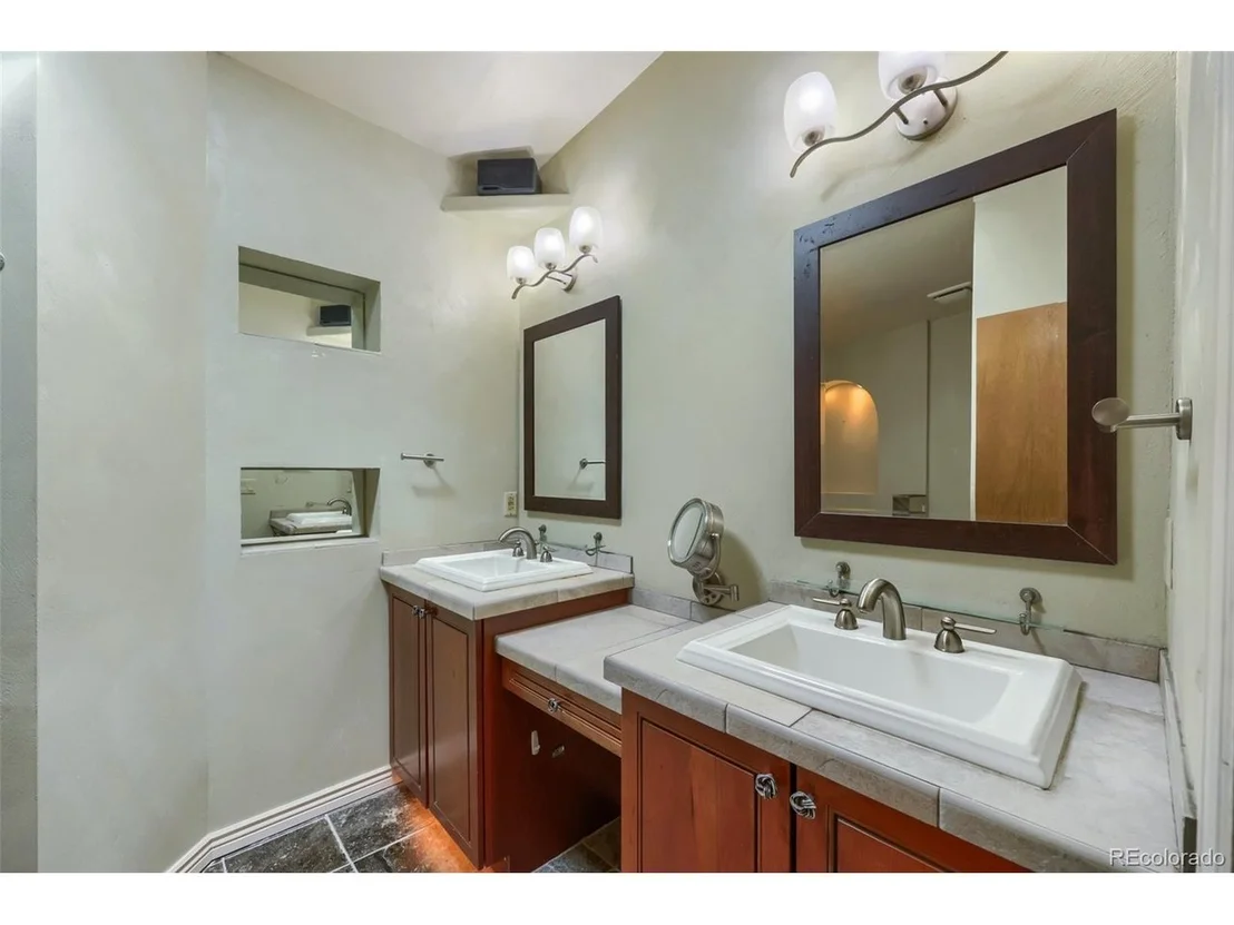 Photo of 720 N Bluff Dr