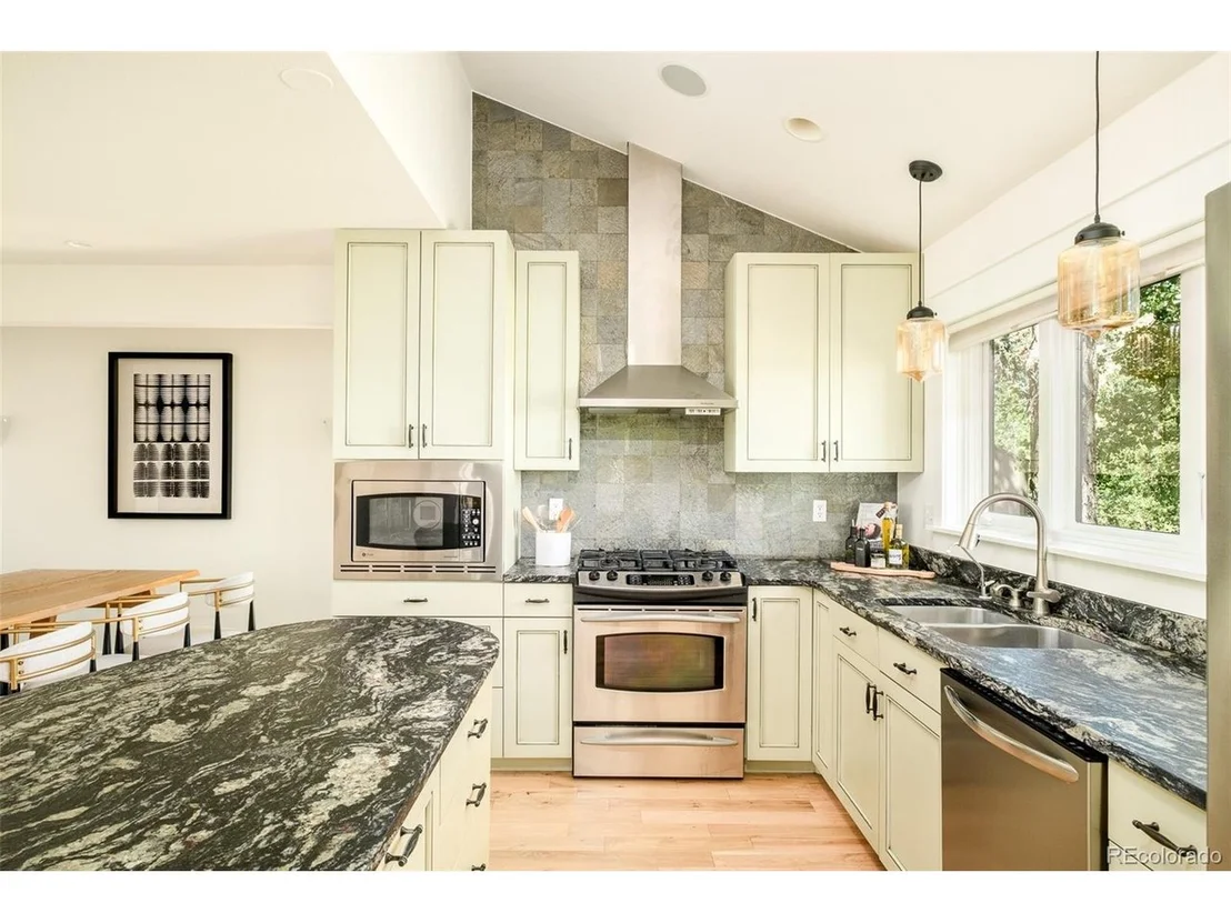 Photo of 485 Quail Cir