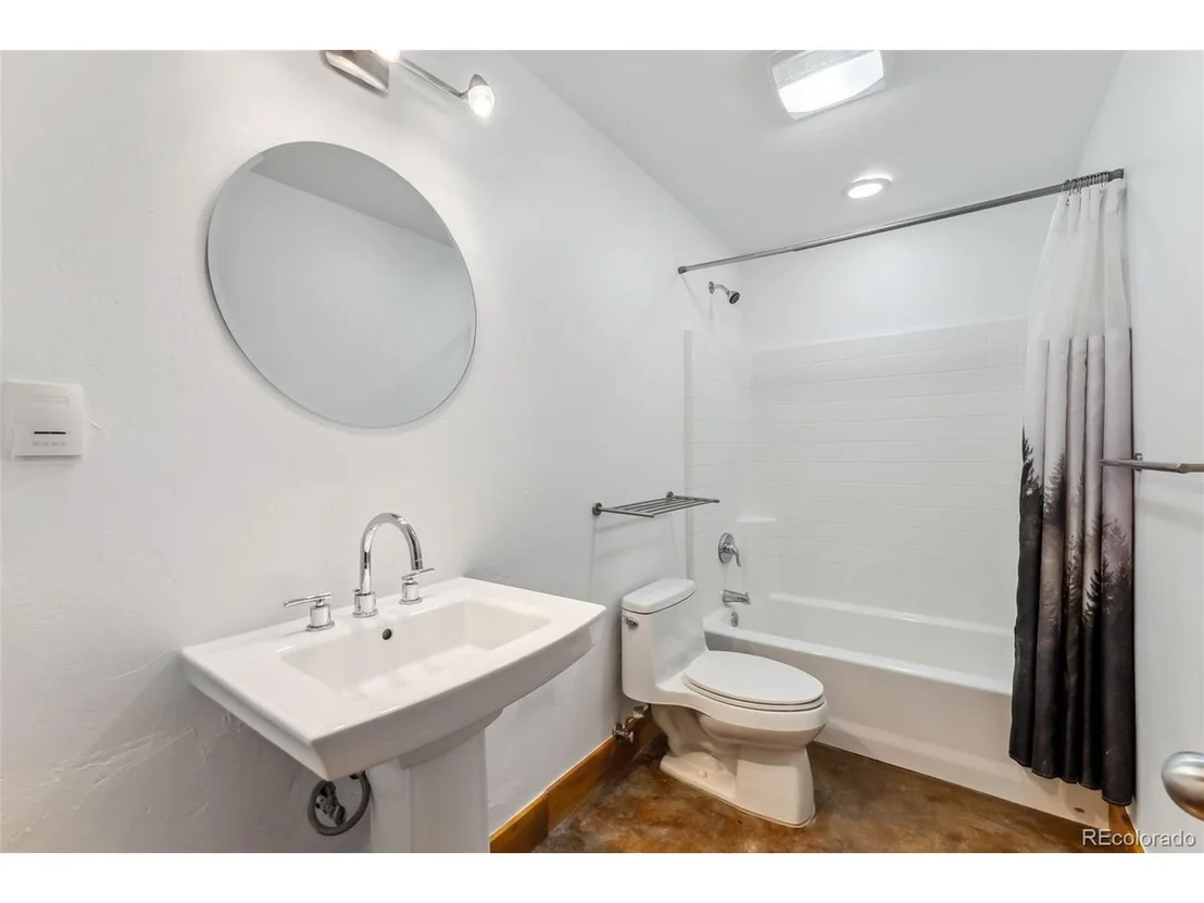 Photo of 475 Vail Cir