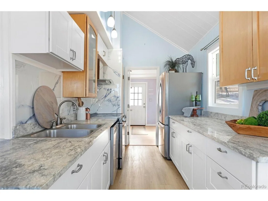 Photo of 560 S Pine Dr