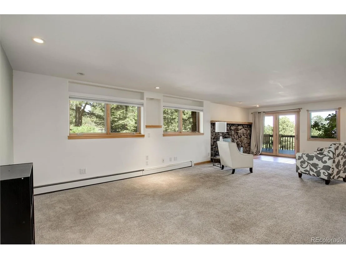 Photo of 586 Brook Rd