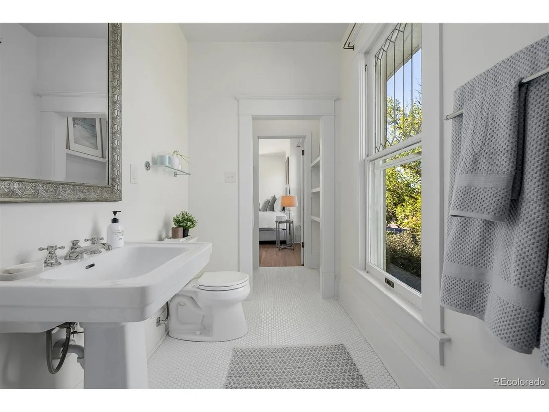 Photo of 2582 Eudora St