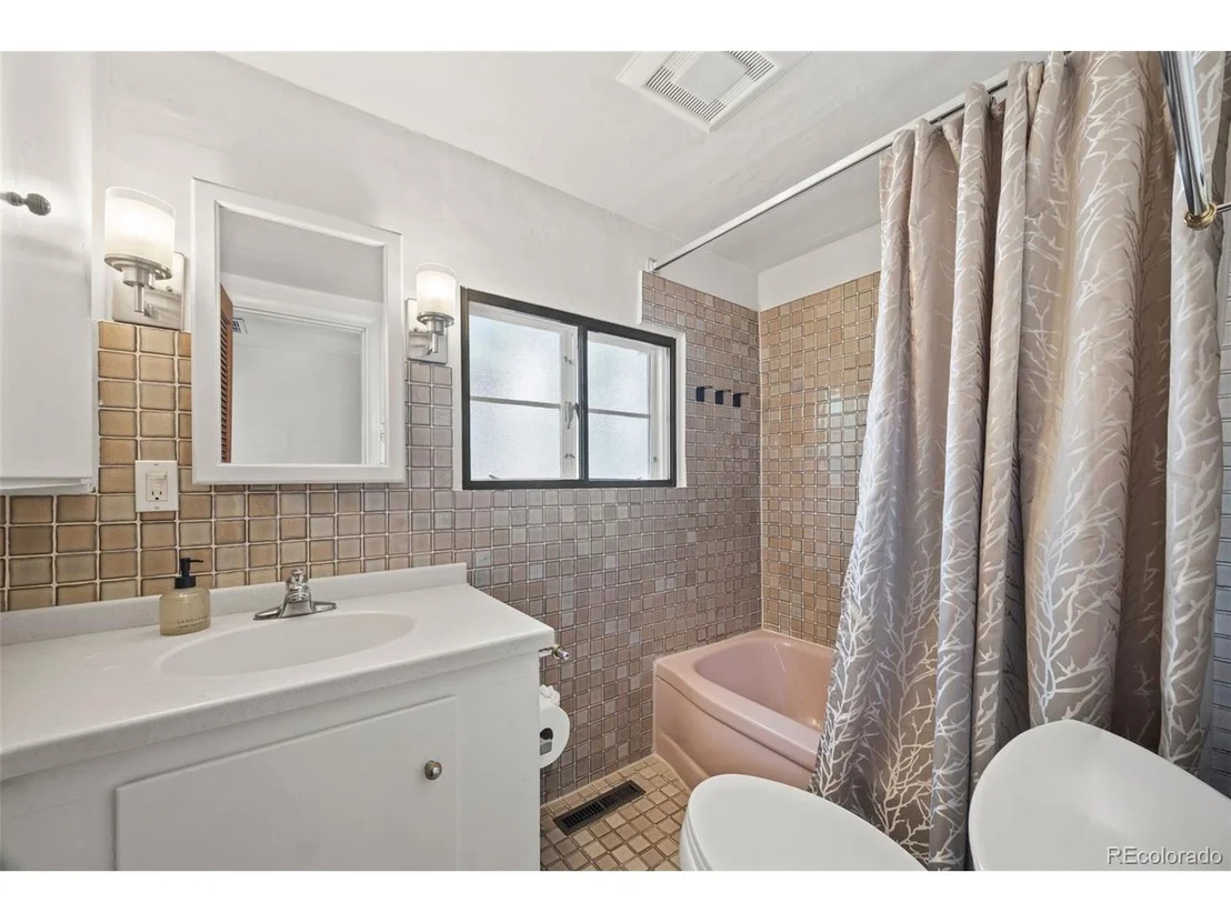 Photo of 2231 Columbine Ave