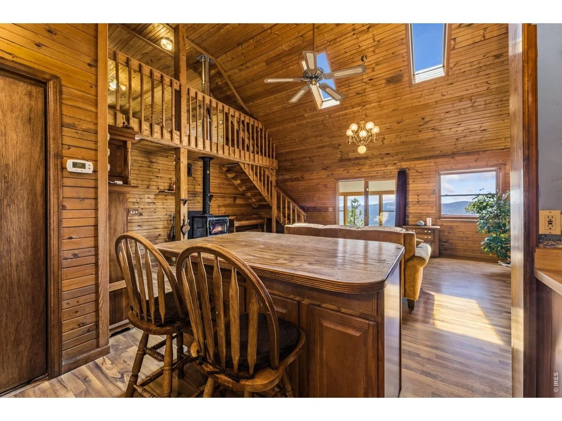Photo of 619 Alpine Dr