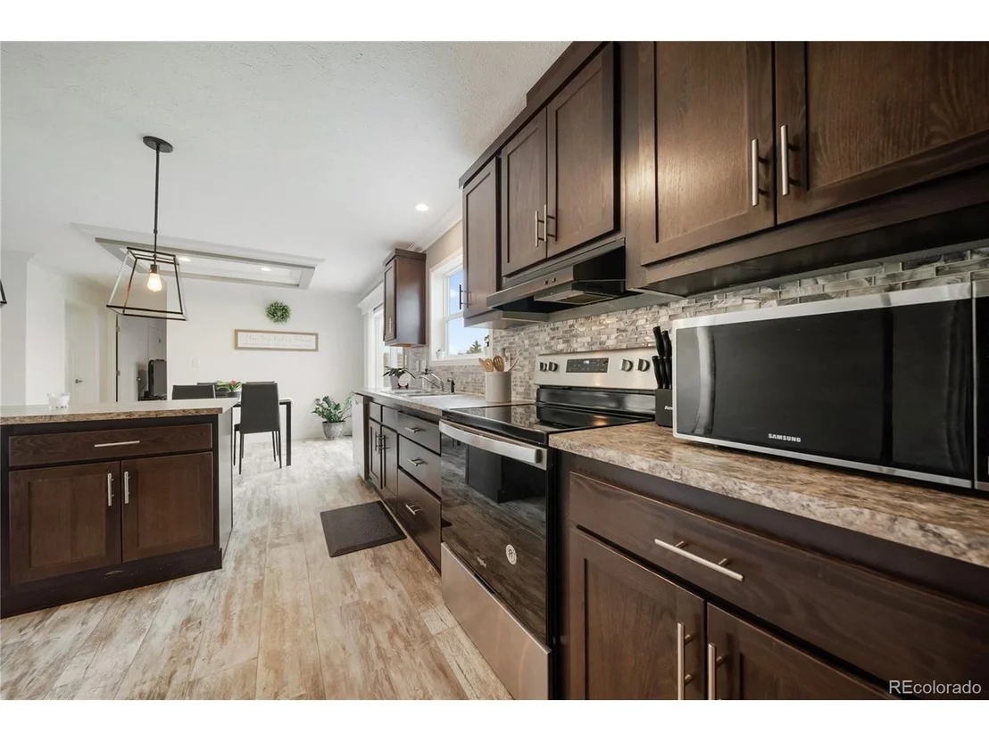 Photo of 539 W 9th St