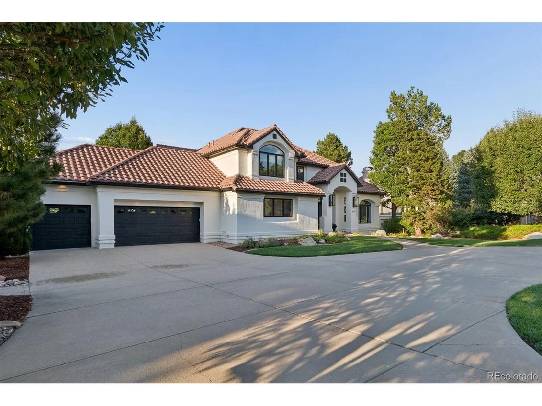 Photo of 8571 Colonial Dr