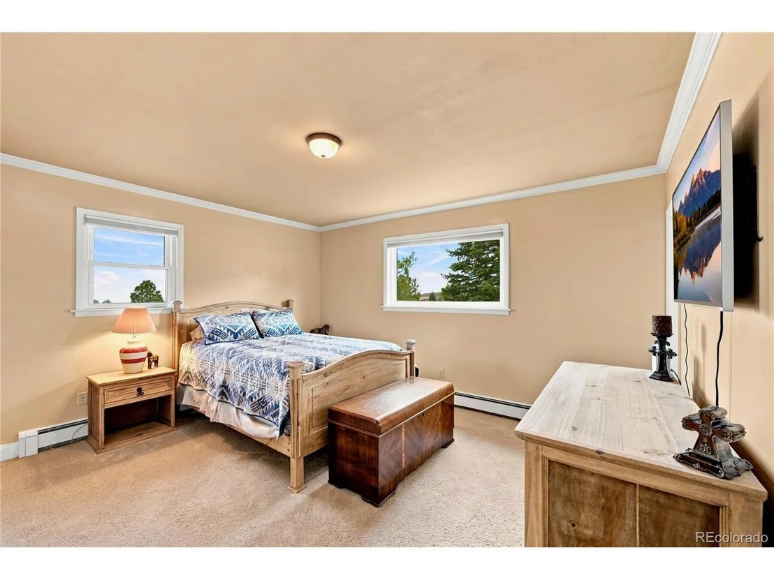 Photo of 8087 Oak Dr