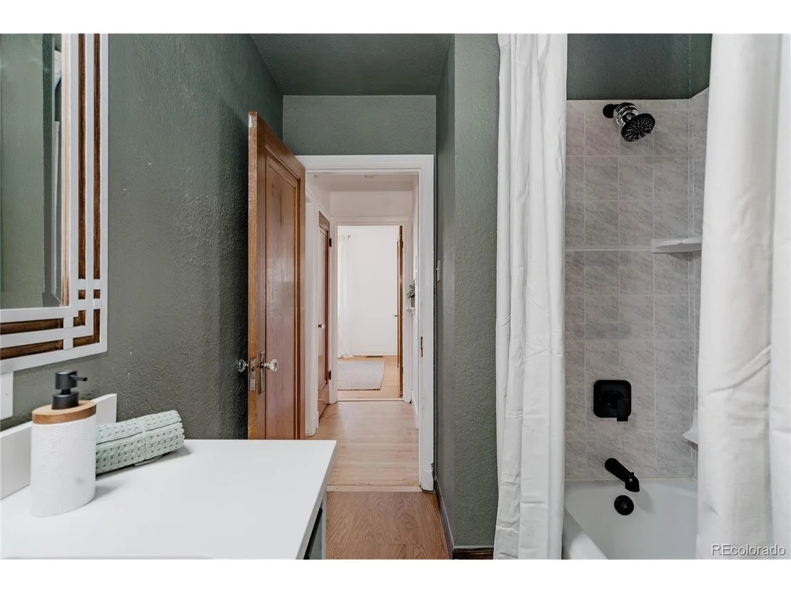 Photo of 3733 Sheridan Blvd