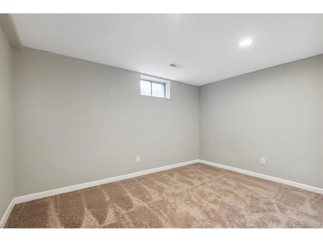 Photo of 1065 Hemlock Way