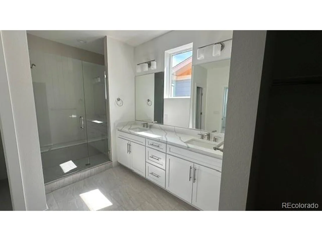 Photo of 968 Promenade Dr