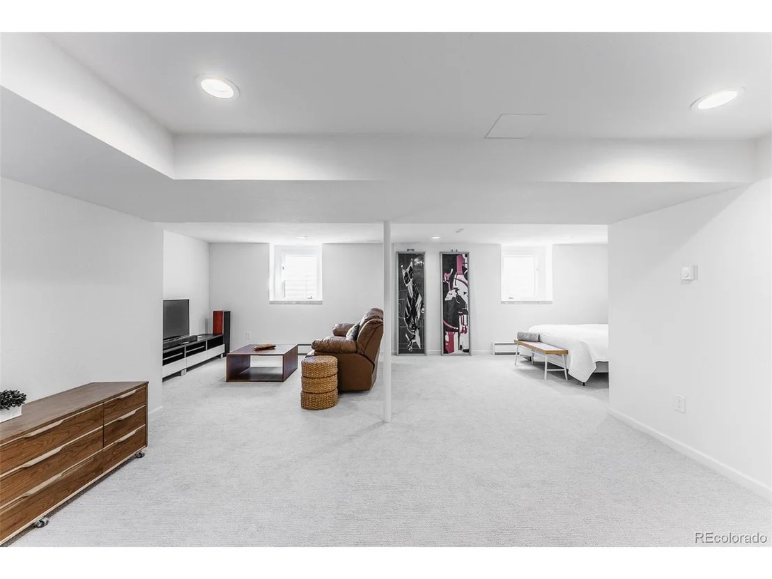 Photo of 847 Racquet Ln