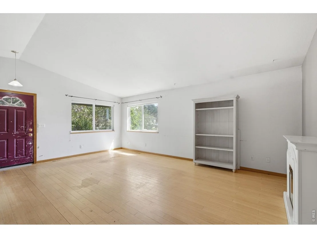 Photo of 347 Walnut Dr
