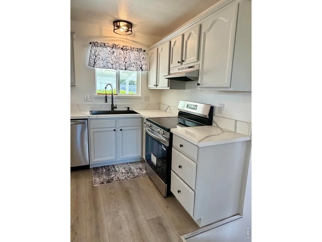 Photo of 4422 W 9th St