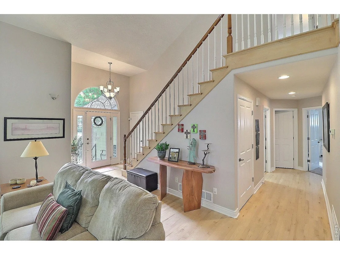 Photo of 101 54th Ave
