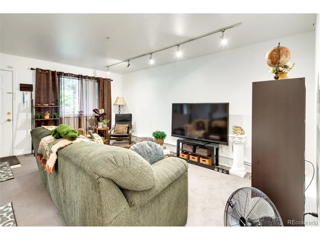 Photo of Unit 104 at 935 Broadway