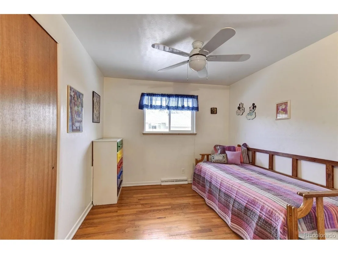 Photo of 6043 Field St