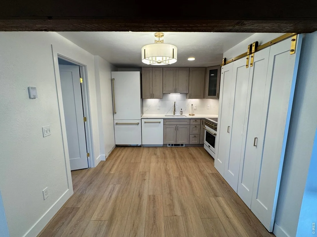 Photo of 3237 Redstone Rd