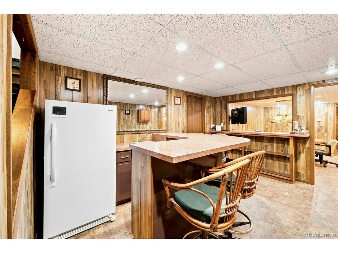 Photo of 8087 Oak Dr