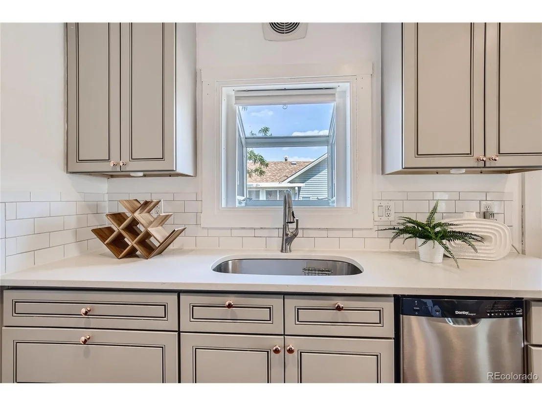 Photo of 2811 W 4th Ave