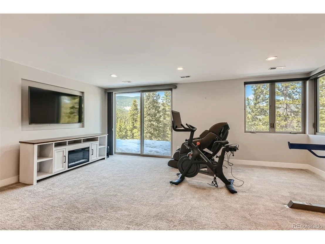 Photo of 422 Highlands Dr