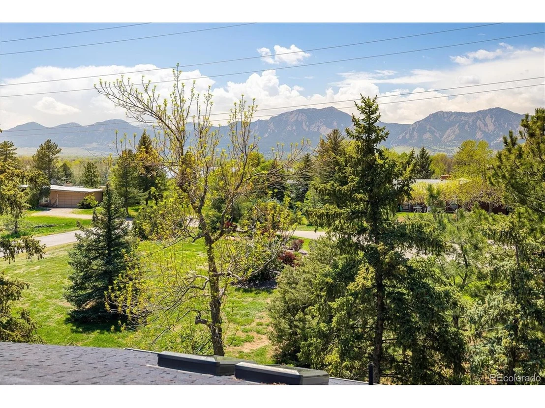 Photo of 6843 Fairview Dr