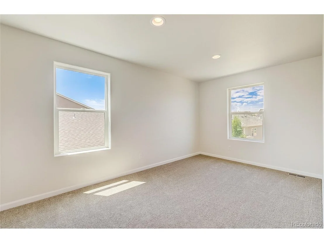 Photo of 9565 Dexter Ln