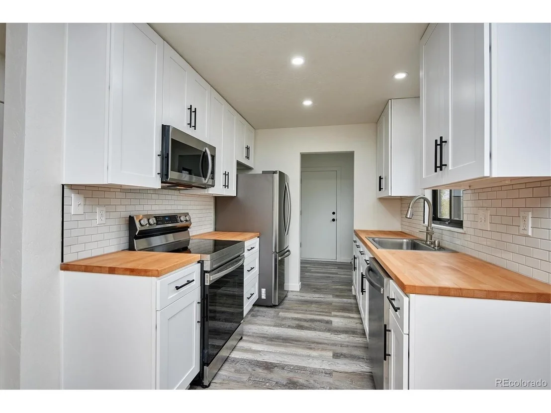 Photo of 735 N Hooker St
