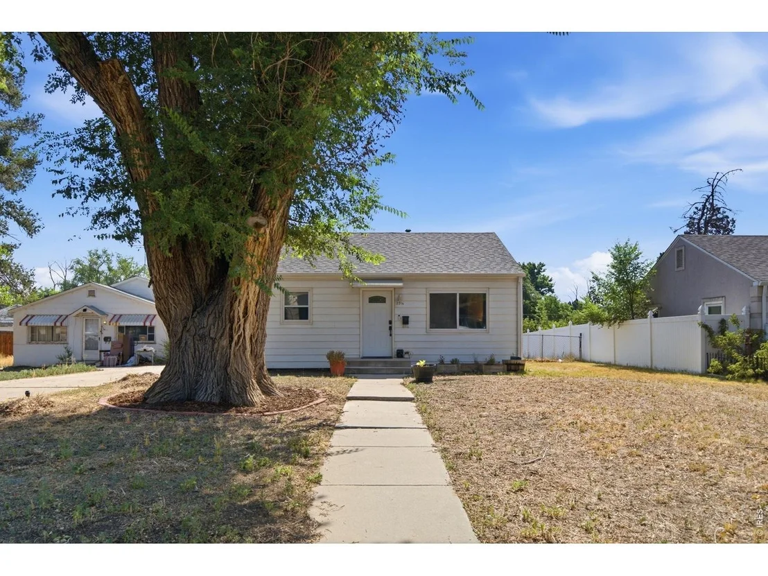 Photo of 2316 6th Ave