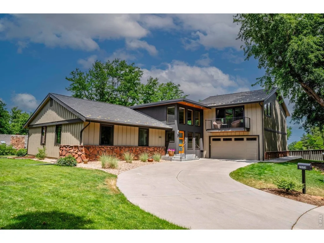 Photo of 2575 Briarwood Dr