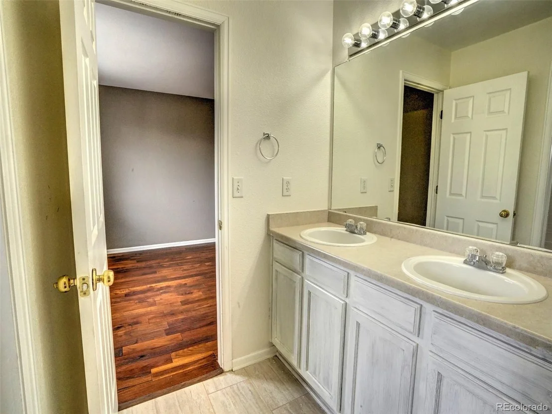 Photo of 5869 Scenic Ave
