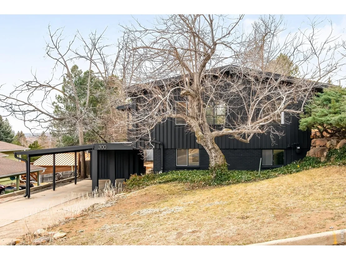 Photo of 300 Forest Ave