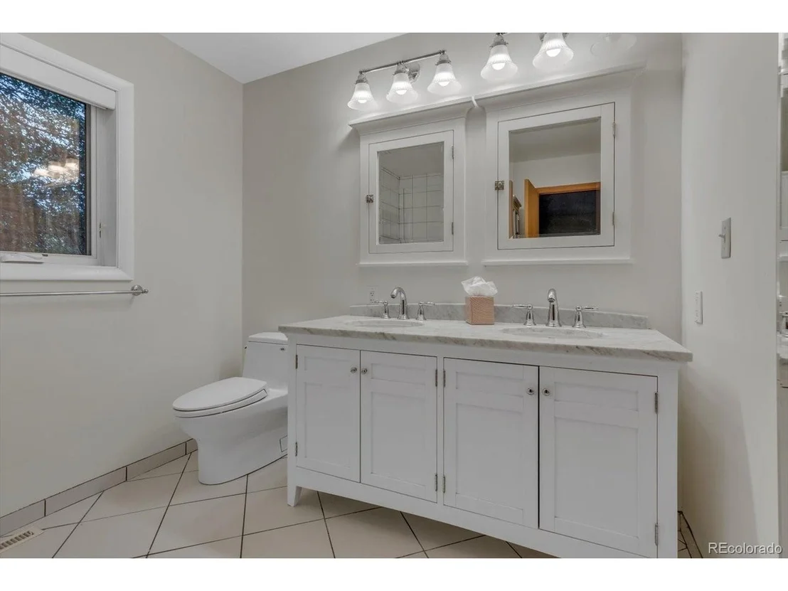 Photo of 1020 55th St