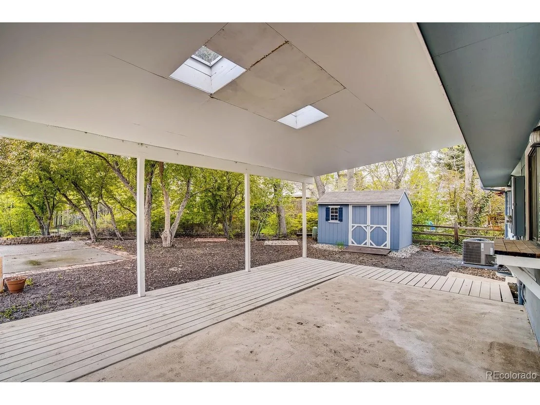 Photo of 8691 Iris St