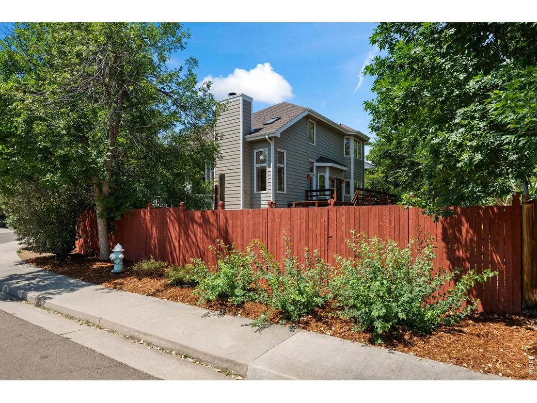 Photo of 1001 Utica Cir
