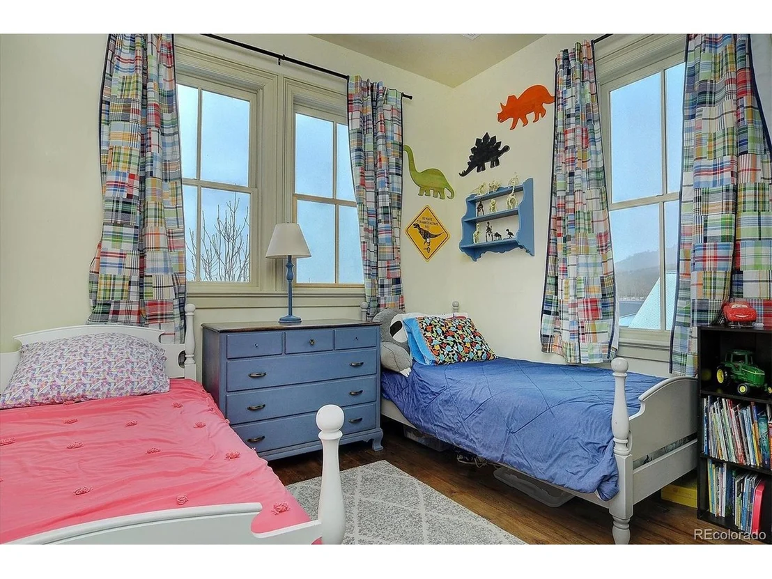 Photo of 704 Buzz Blvd