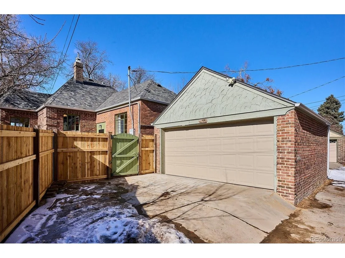 Photo of 2222 Locust St