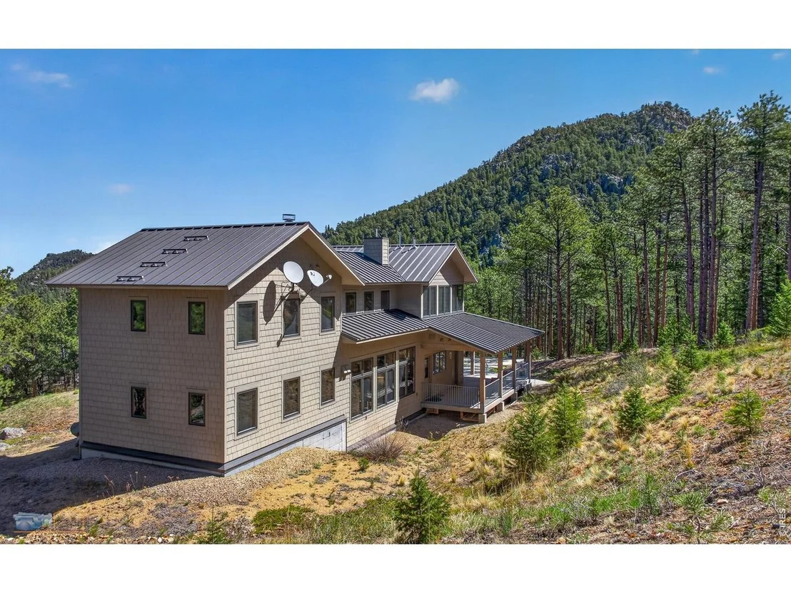 Photo of 942 Spruce Dr