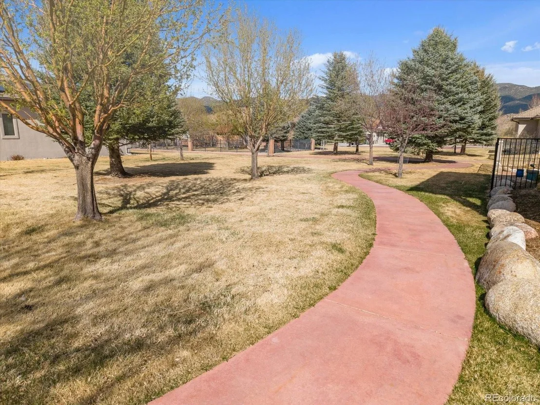 Photo of 210 Cottonwood Cir
